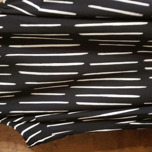 Little Black and White Dress - Picture 2 of 4